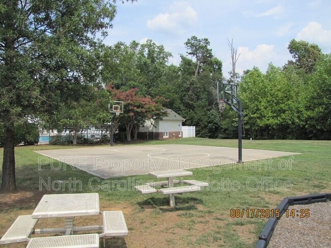 Building Photo - 18040 Delmas Dr