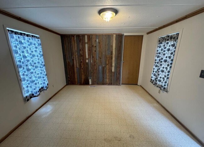 Building Photo - 301 Whitetail Ln
