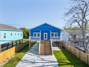 Building Photo - 4620 N Railroad Ave