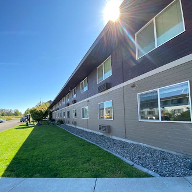 Building Photo - Attention Ellensburg: The Perfect Apartment Just Entered the Chat