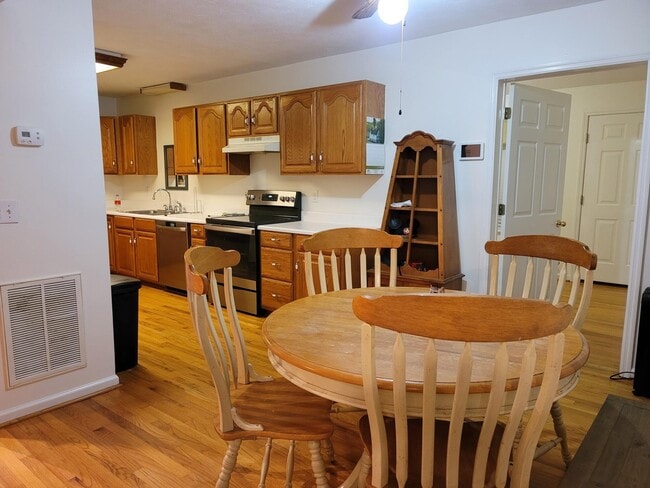 Building Photo - 331 Glenwood Dr