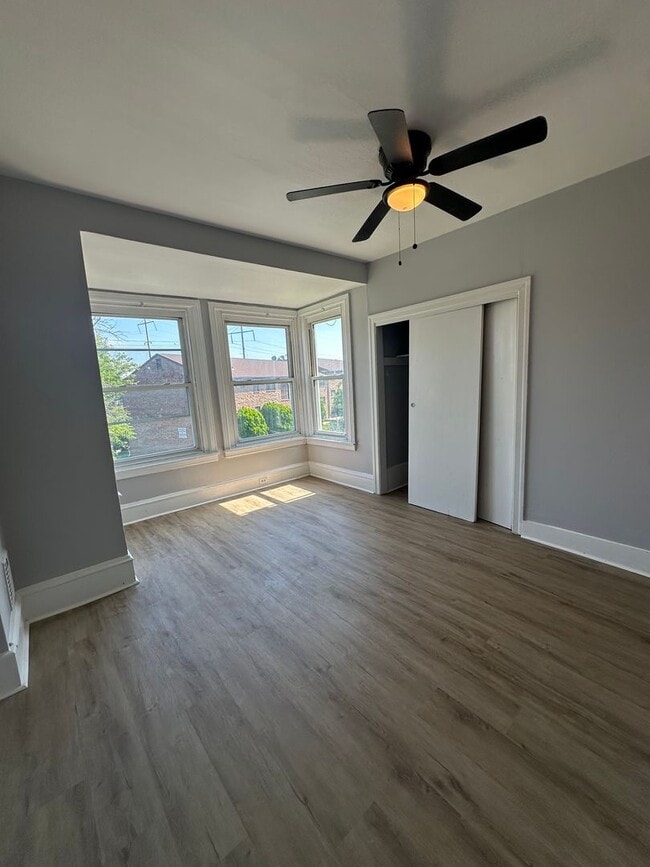 Building Photo - LARGE 4 Bed, 1.5 Bath ready for rent!