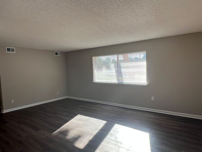 Building Photo - bg0714