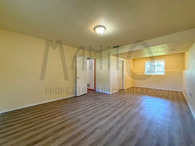 Building Photo - Beautiful Gleneden Heights Home