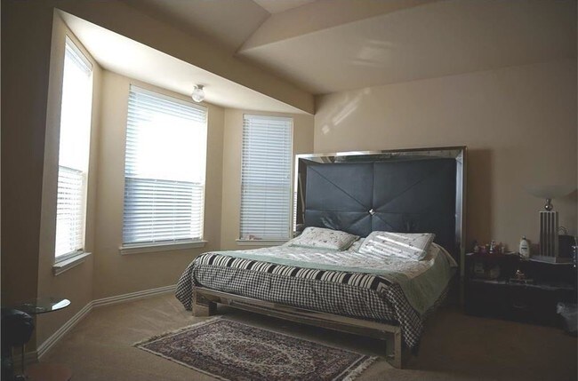 Building Photo - 1019 Amesbury Dr