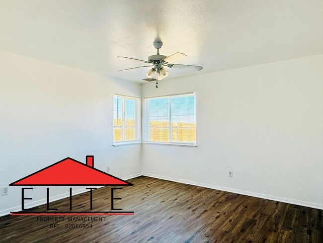 Building Photo - AVAILABLE NOW!!!