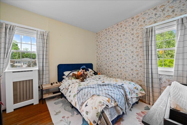 Building Photo - Rare Harbor Heights Rental | 4BR Colonial with Parking & Fenced Yard