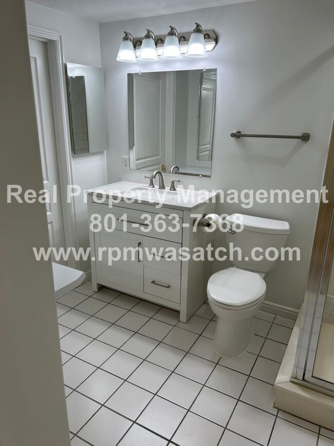 Building Photo - Don't miss out on this gorgeous and spacious basement apartment. It will go fast!!