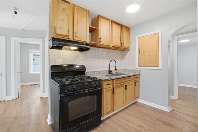 Building Photo - 1008 S 45th St