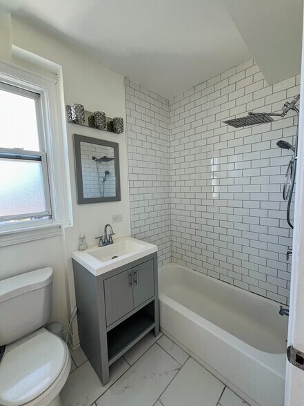 Building Photo - 2318 W 19th St