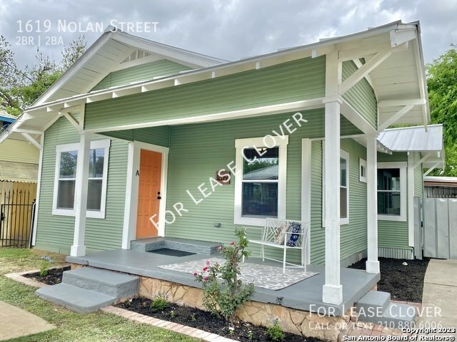 Building Photo - Dignowity Craftsman 2 bedroom, 2 Bathroom,...