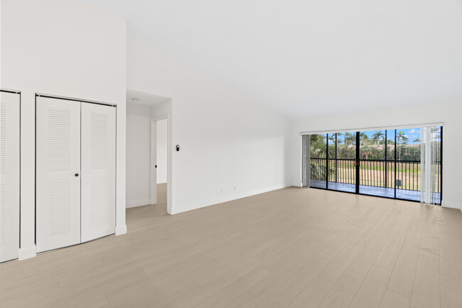 Building Photo - 5054 Golfview Ct