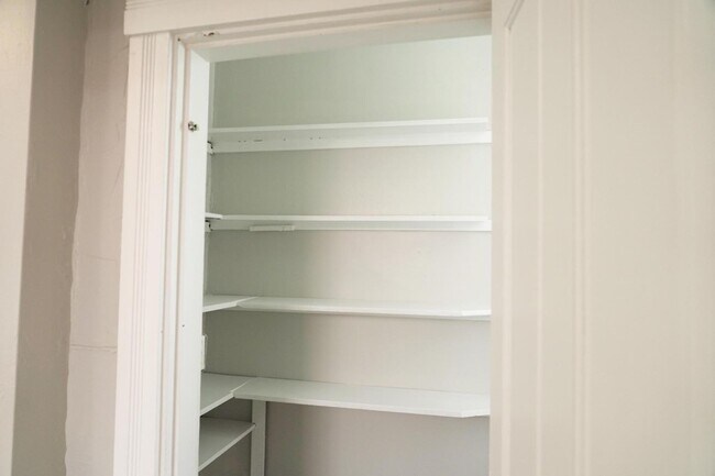 Building Photo - 3225 Bishop St