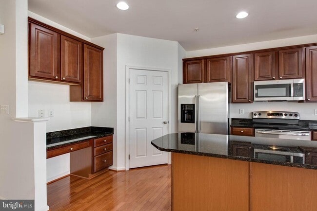 Building Photo - 6721 Caleb Dorsey Square