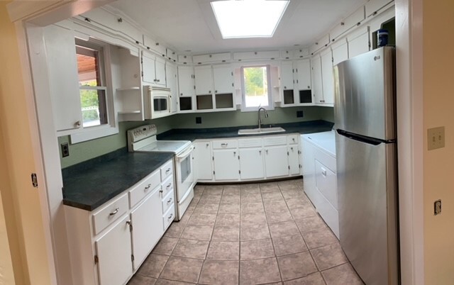Kitchen - 414 Centre St