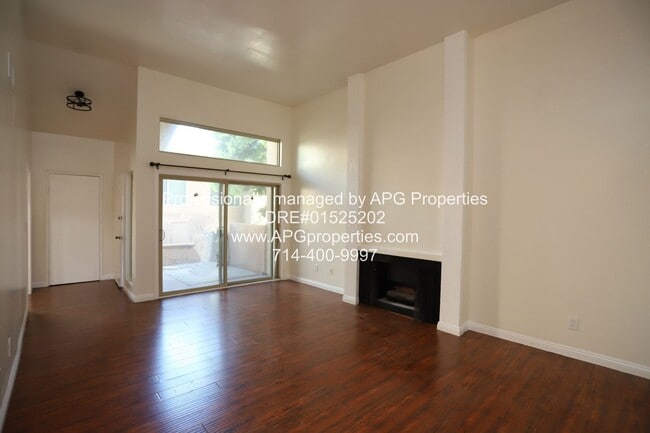 Building Photo - 2 Bed + 2 bath split level Condo with a 2 ...