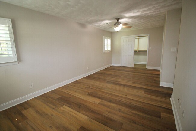 Building Photo - Beautiful Single Family Home in Great Neck Estates