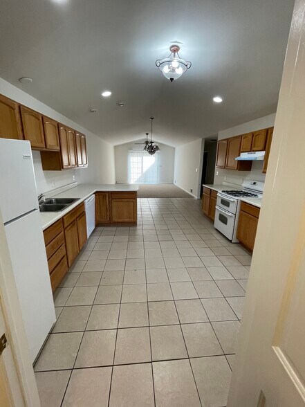 Building Photo - 7667 E 108th Ave