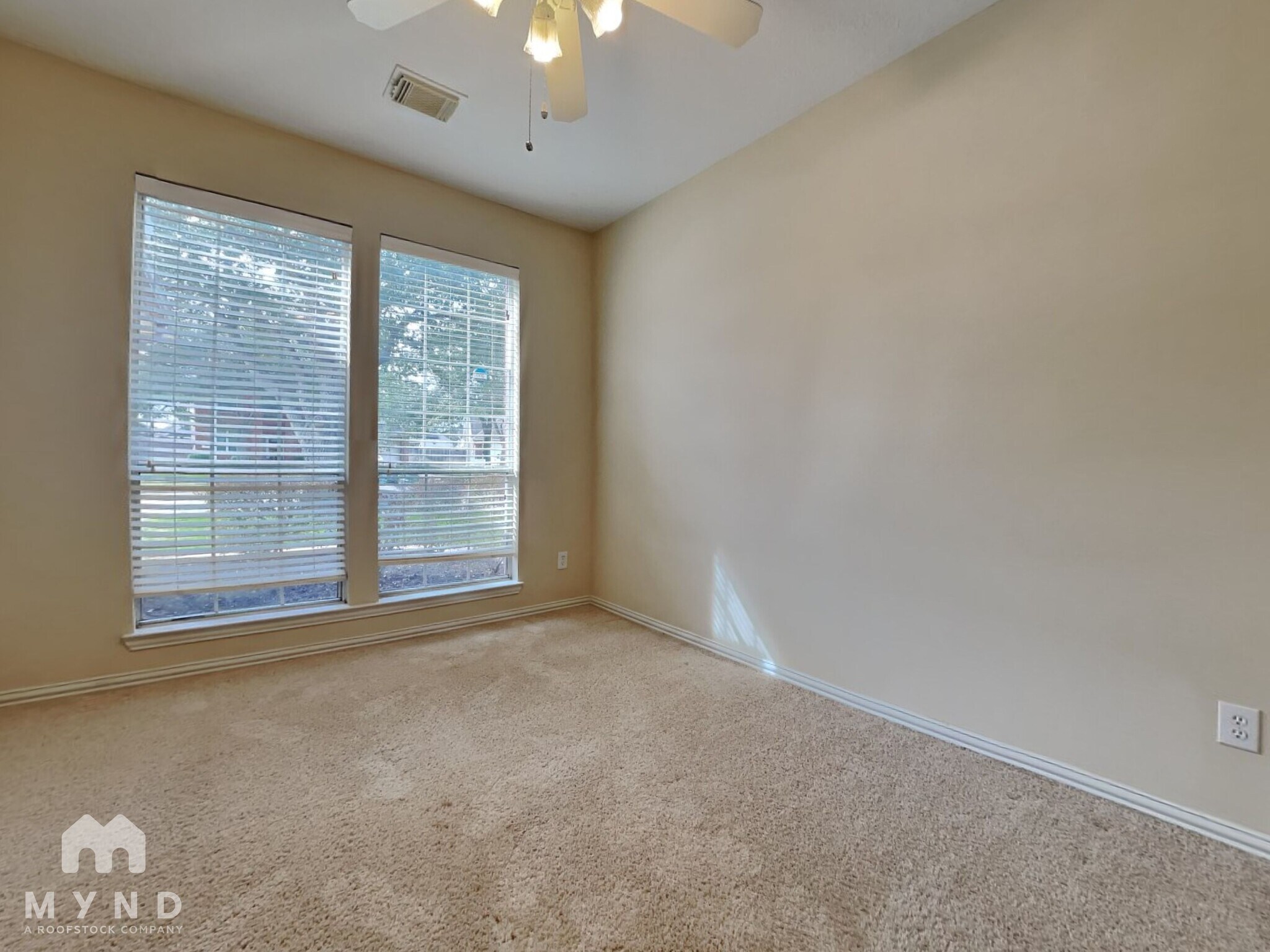 Building Photo - 3009 Fallbrook Ct