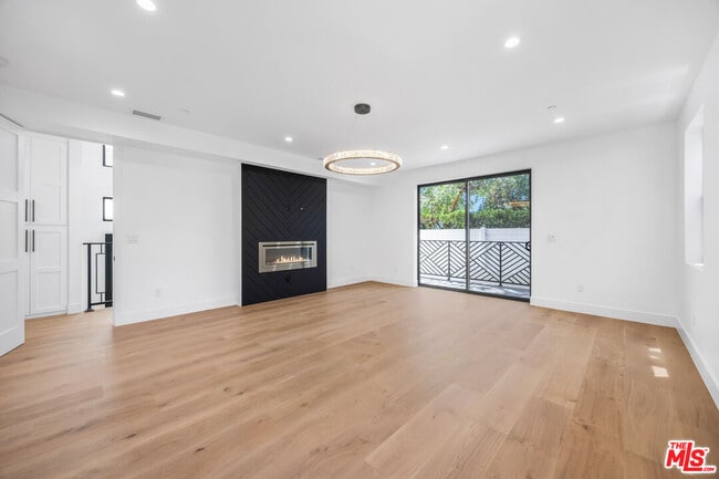 Building Photo - 926 17th St