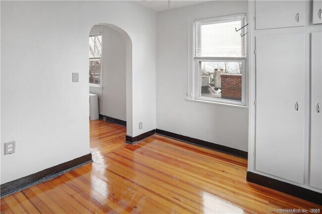 Building Photo - 768 State St