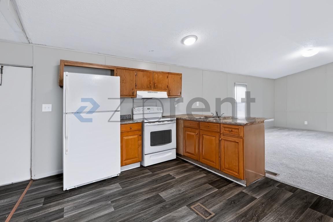 Building Photo - 1112 Armadillo Dr