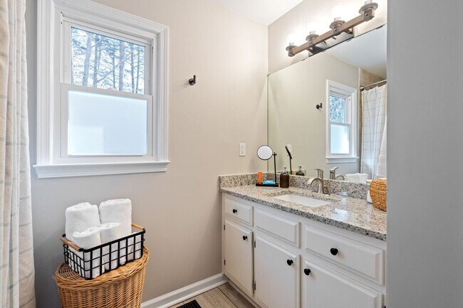 Building Photo - 17 Rock Crest Cir SE