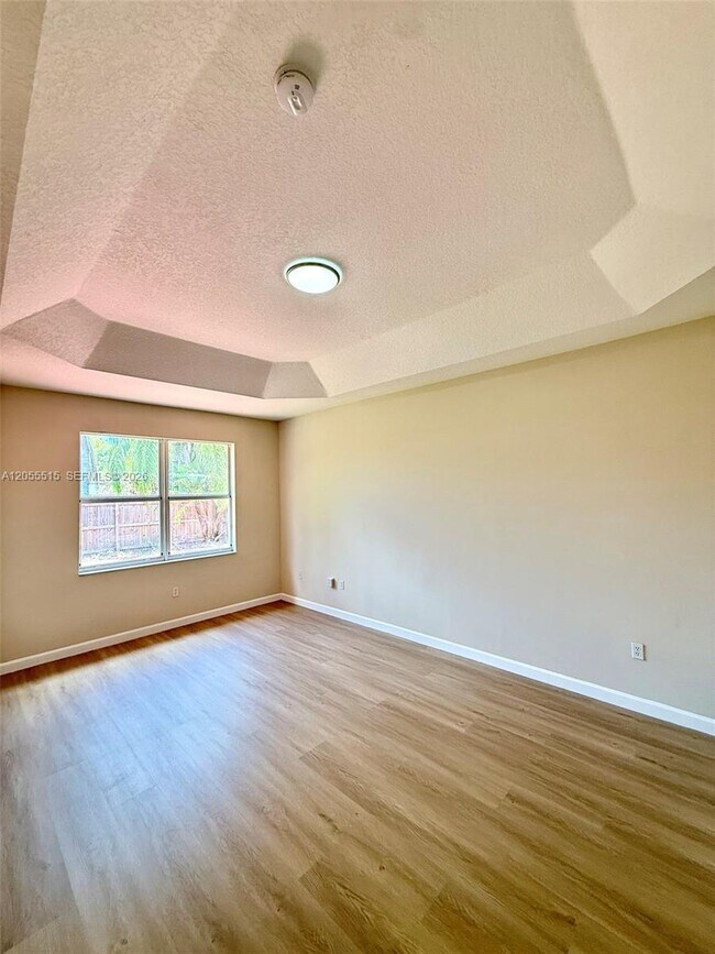 Building Photo - 2123 NE 38th Rd