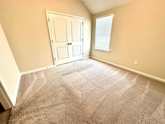 Building Photo - 822 Goodale Dr