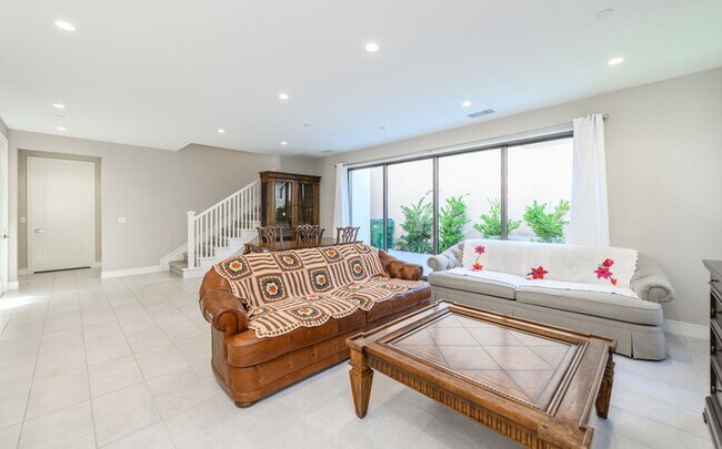 Building Photo - 3bedroom/3 bath/Gated Orchard Hill/Detached House for rent