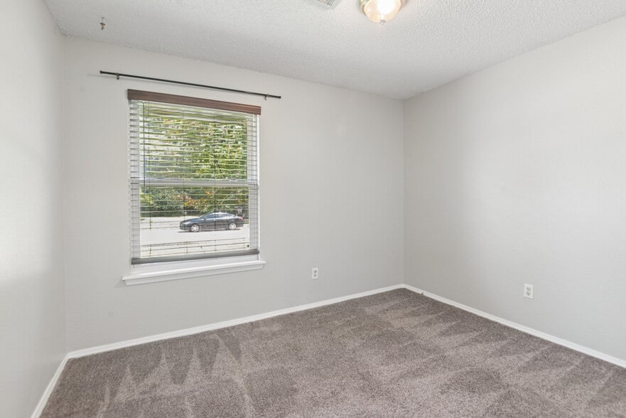 Building Photo - 4604 S Ironwood Ave