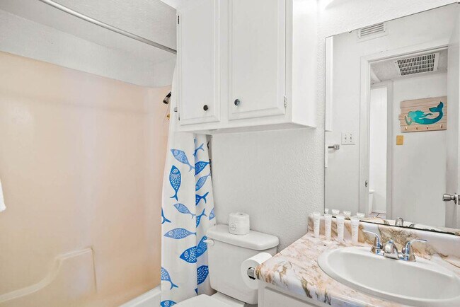 Building Photo - 2025 Eleventh Street-SI FL1-ID1023252P