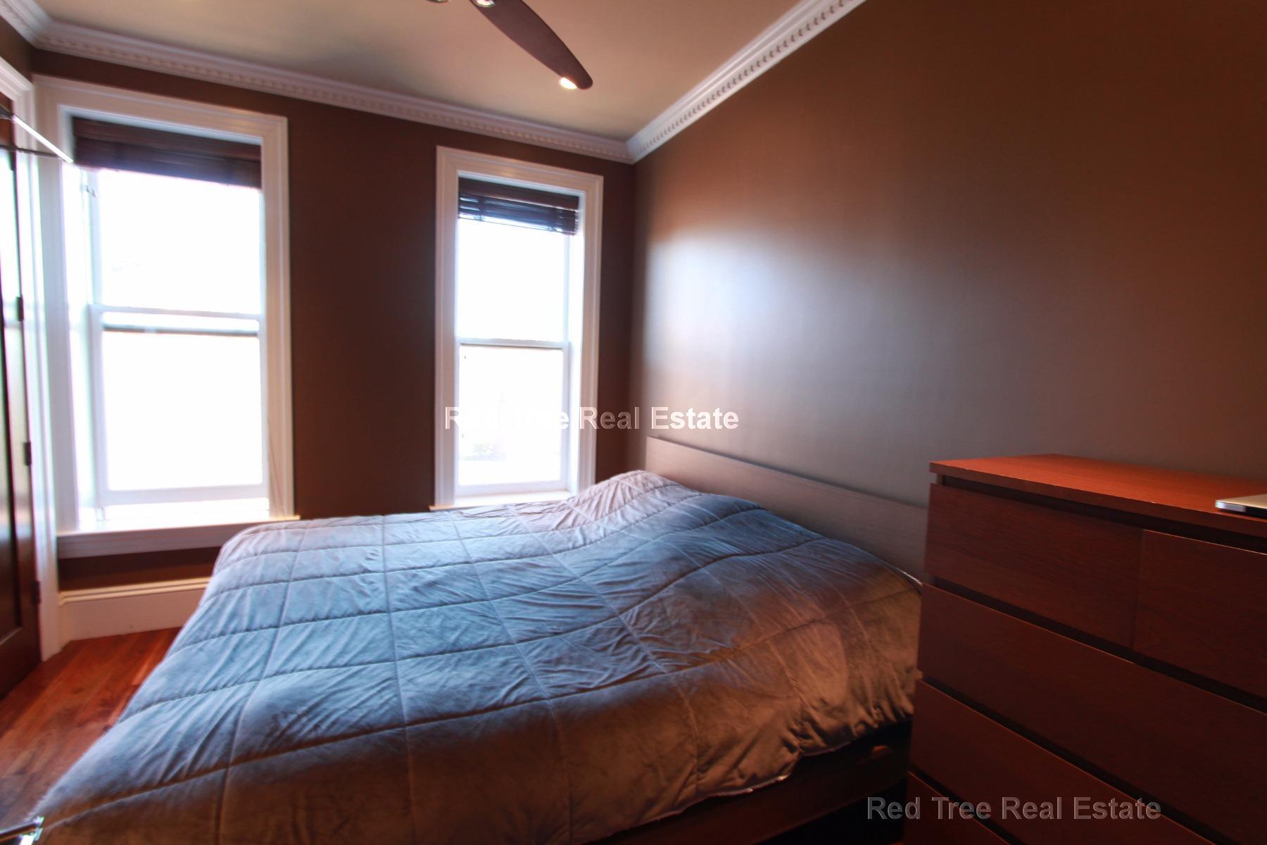 Building Photo - 483 Beacon St