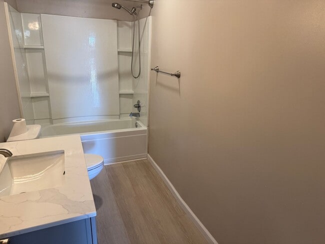 Building Photo - Charming Home in Woodland