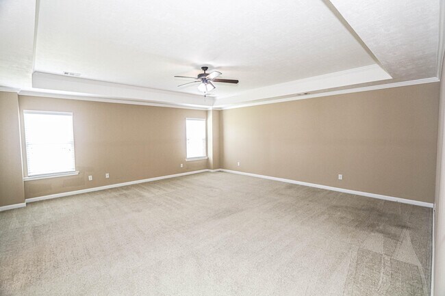 Building Photo - 1315 York Dr