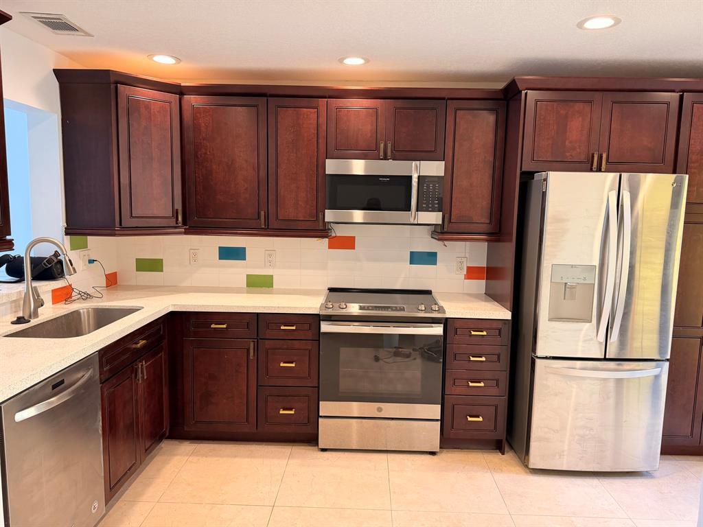 Building Photo - 797 S Riverside Dr