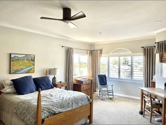 Building Photo - Stunning 4 Bed/2.5 Bath Home in highly desirable Spanish Oaks Neighborhood