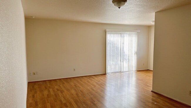 Building Photo - Walking distance to San Joaquin Elementary