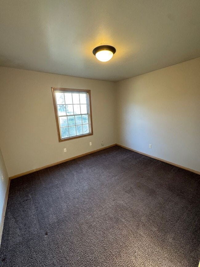 Building Photo - 4122 Hiawatha Blvd