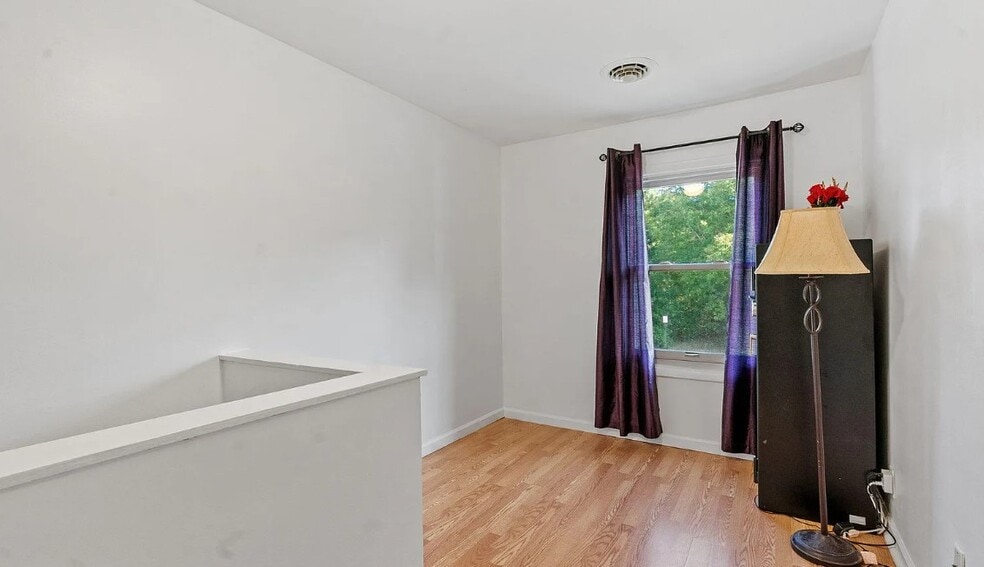 Building Photo - 6 Heartwood Ct