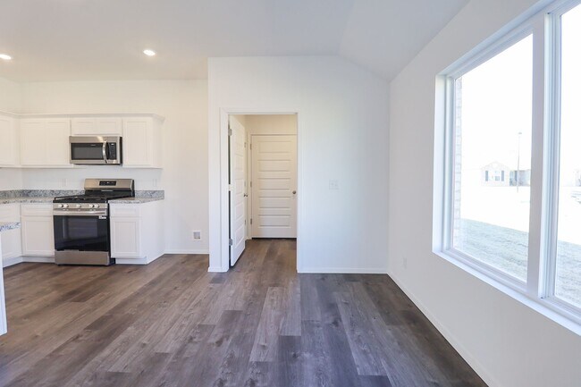 Building Photo - New Build 3 Bedroom 2 Bath available 6/1 in Robninson Ranch!