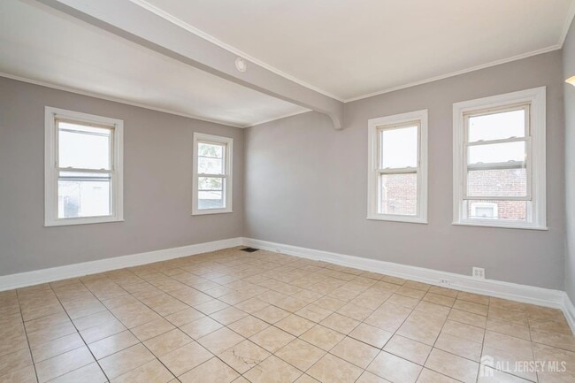 Building Photo - 309 Hall Ave