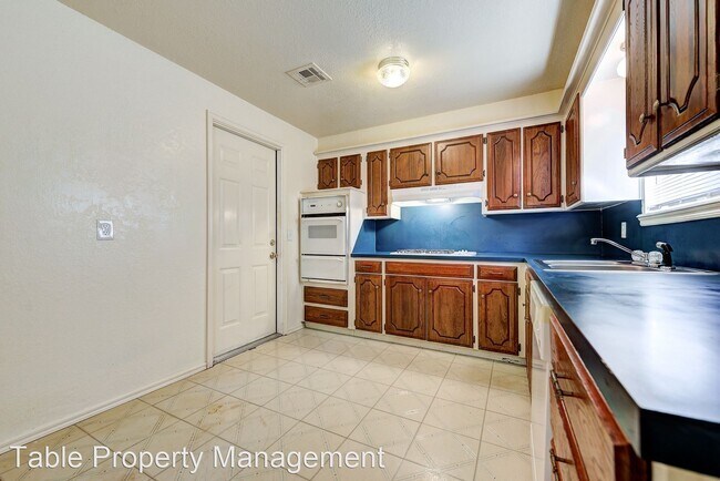 Building Photo - 5316 S Briarwood Dr