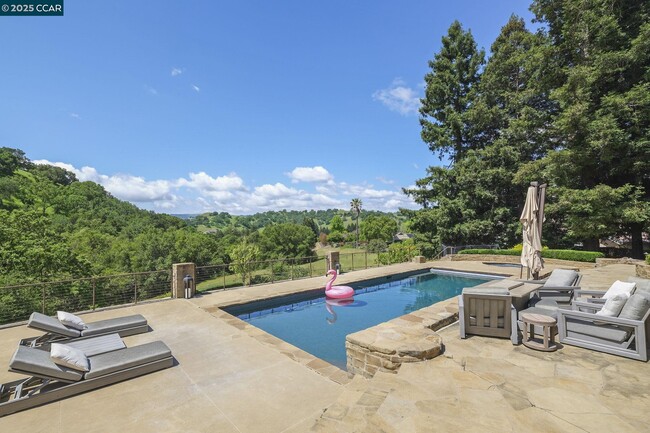 Building Photo - 18 Emmons Canyon Ct
