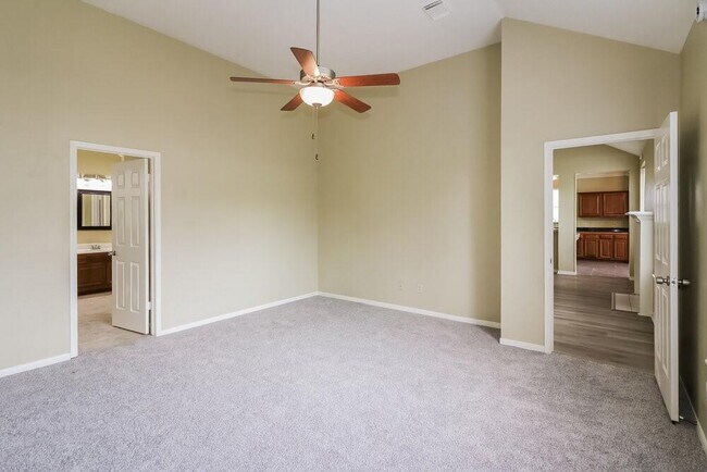 Building Photo - 20407 Avery Point Dr