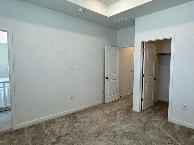 Building Photo - 7348 W Asbury Dr