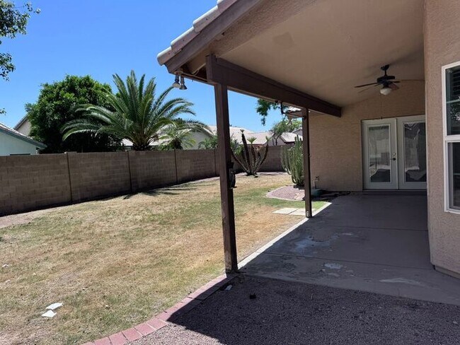 Building Photo - Adorable single floor 4 bedrooms,2 bathroo...