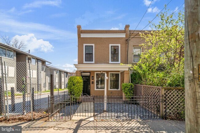 Building Photo - 1845 Corcoran St NE