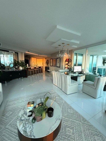 Building Photo - 250 Sunny Isles Blvd