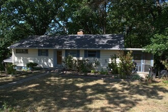 Building Photo - Marvelous 4 Bed 2.5 Bath House In Quarry H...
